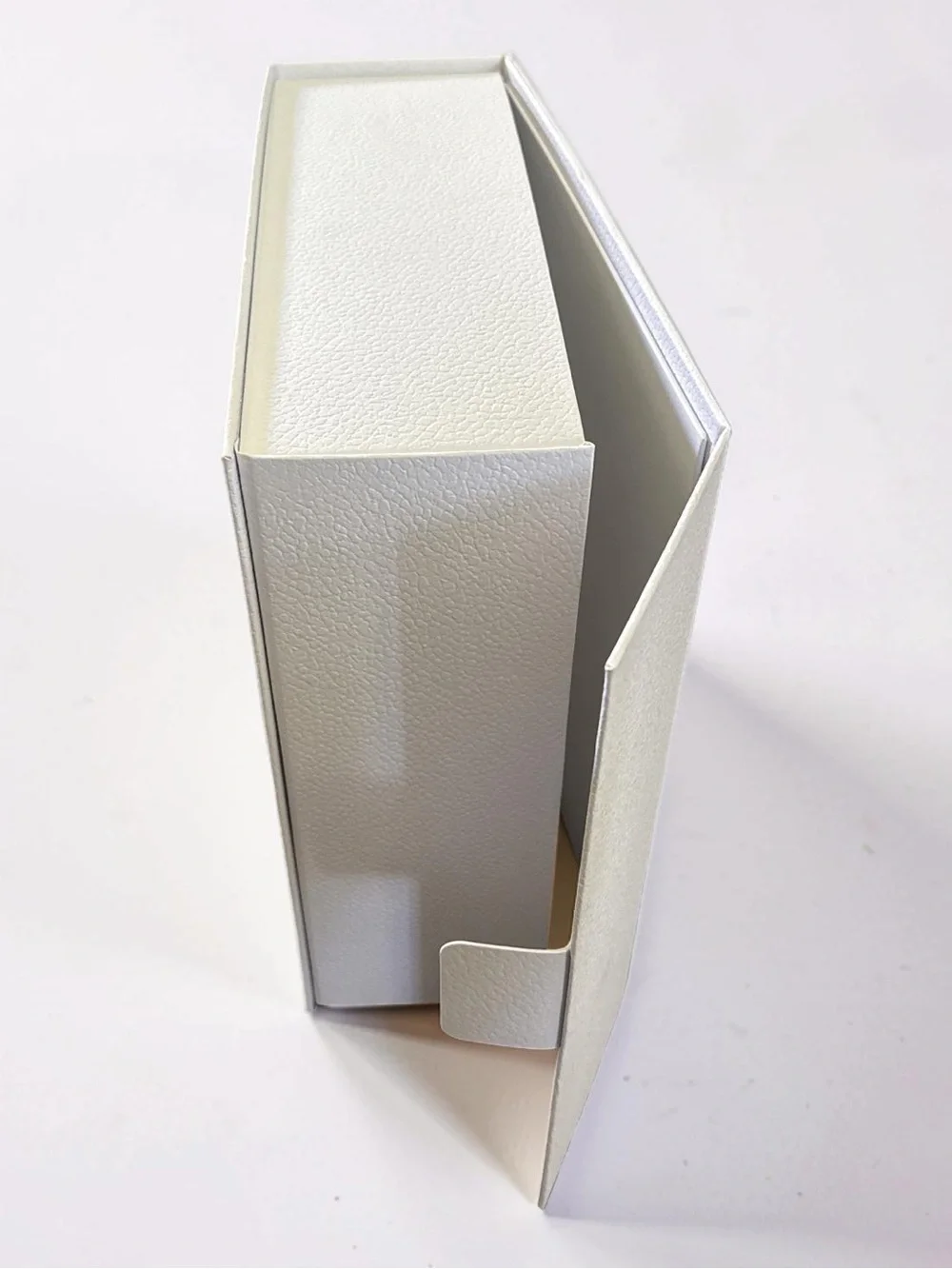 DIOR: Authentic Gift Box - Picture 3 of 3